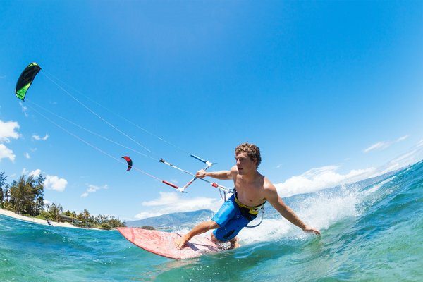 Kitesurf à Cap Chevalier : les conditions légales pour faire ce sport