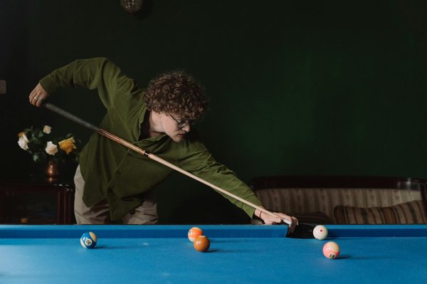 Tout savoir sur la queue de billard carambole : Guide complet et astuces